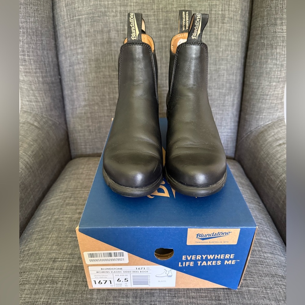 Blundstone #1671 Black Chelsea Heeled Leather Boots size EU 40 (US womens 9.5)